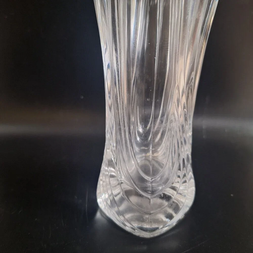 Clear Crystal Glass Swirl Design Fluted Vase Elegant Modern‎ Home Decor Accent
